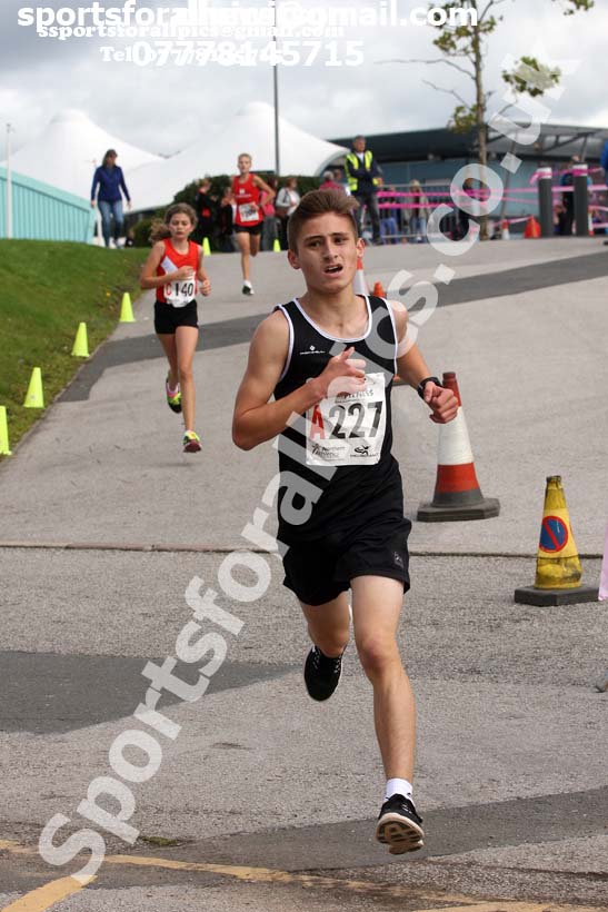 Boys under-15s 3 stage relay, Northern Senior 6 and 4 and Junior Stage Road Relays, SportsCity, Manchester. Photo:  David T. Hewitson/Sports for All Pics